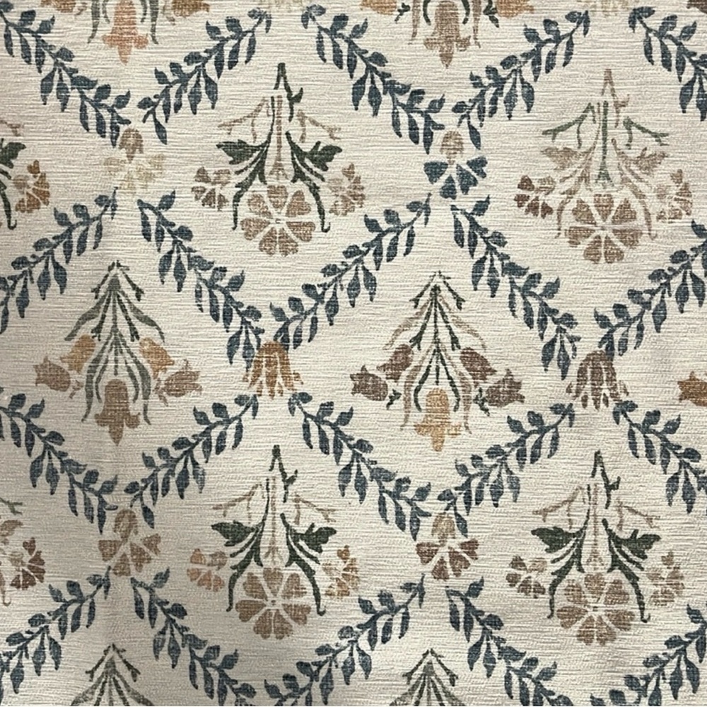 5x7 Ruggable Area Rug - Picture 3 of 6